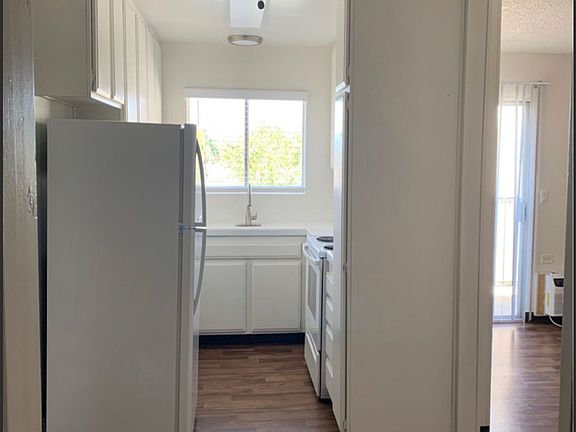 4th image of 1096 N Mollison Ave #849