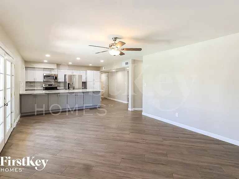3127 W Shangri La Rd — Photo 4