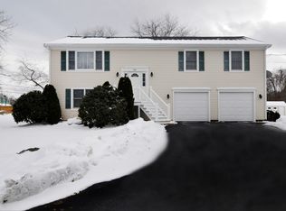 1147 Stafford Rd, Tiverton, RI 02878