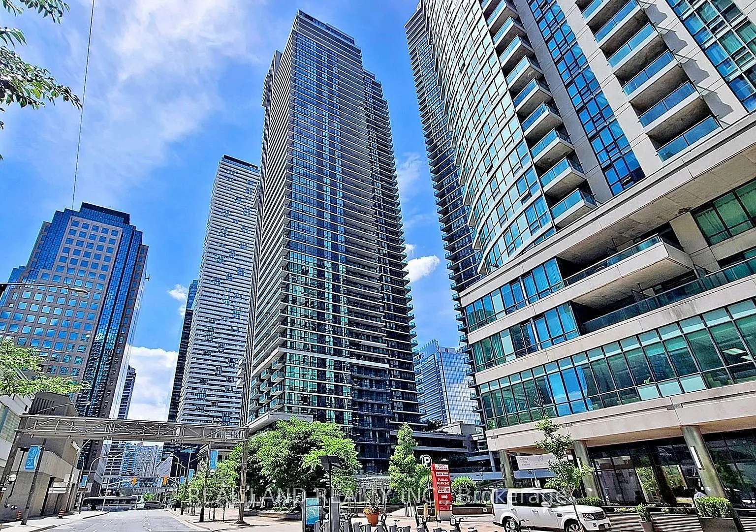 3 bed, $4,350 — Photo 1
