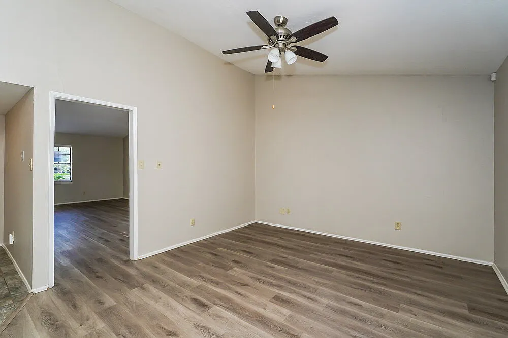 3 bed, 2.0 bath, 1700 sqft, $1,760 — Photo 3