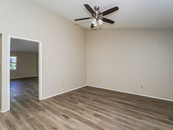 3rd image of 3913 Horizon Pl
