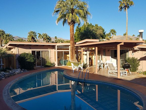 Living room, family room, and 2nd bedroom open to the pool.