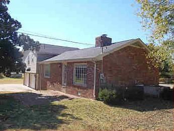 3rd image of 1201 Rivermont Cir S