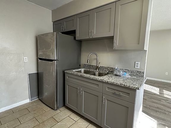 5th image of 724 W 35th St APT 3