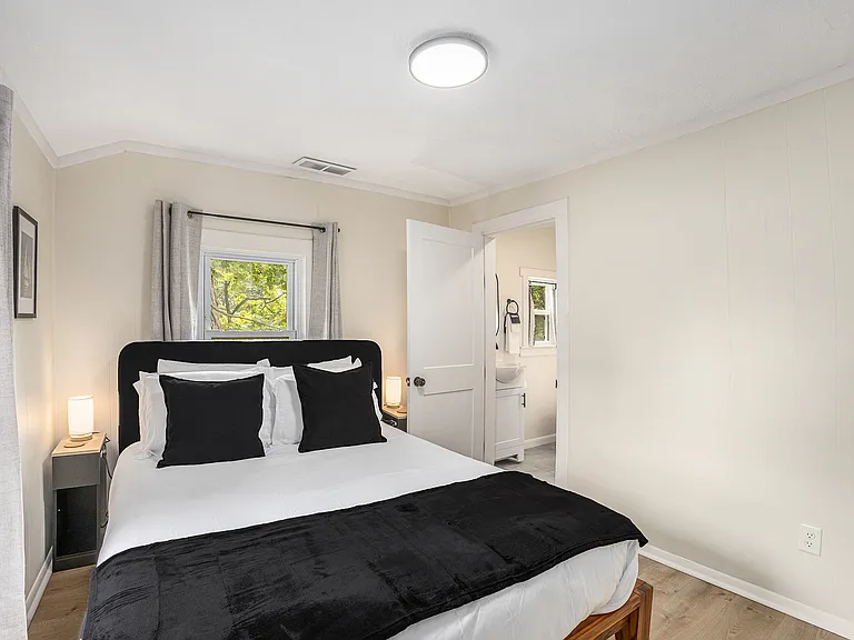 37 Gold Ave NW #4 — Photo 16
