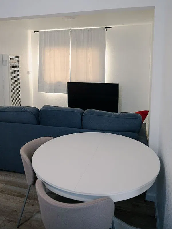 2 bed, 1.0 bath, 700 sqft, $2,500 — Photo 2