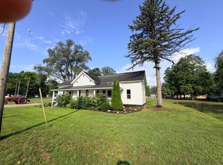12376 Crockery Creek Dr, Ravenna, MI 49451
