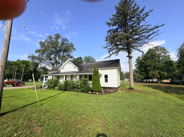 12376 Crockery Creek Dr, Ravenna, MI 49451
