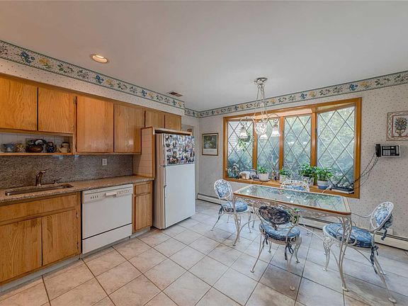5th image of 533 Waterview Dr