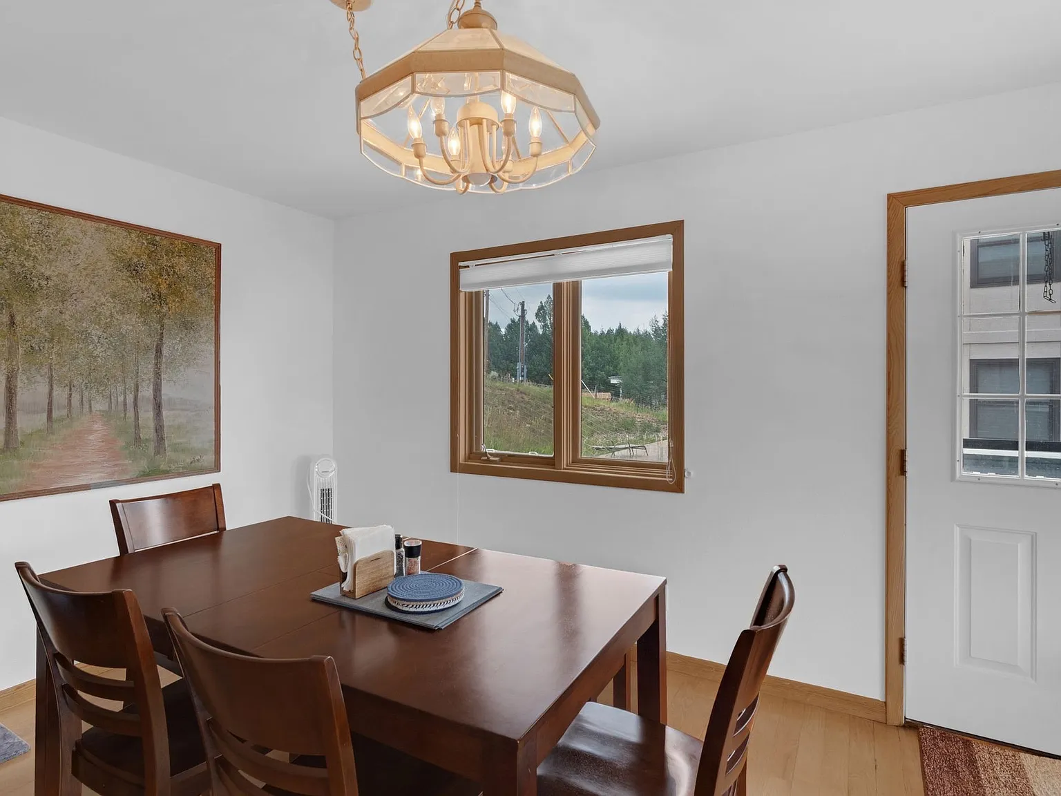 4 bed, 2128 sqft, $3,700 — Photo 4