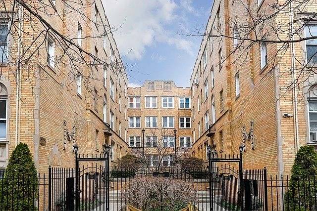 1st image of 840 W Ainslie St APT A3