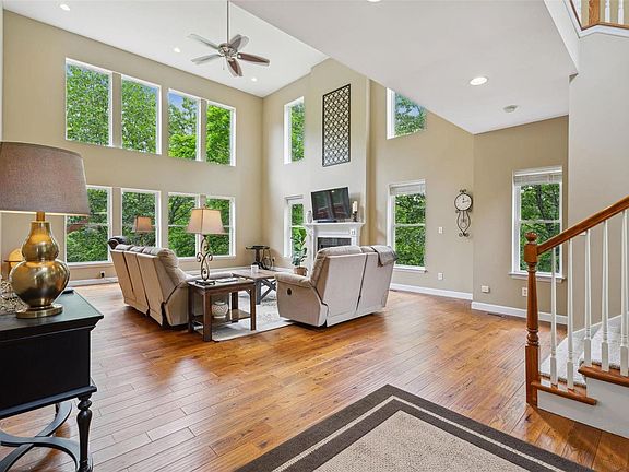 3rd image of 1508 Windwood Hills Dr