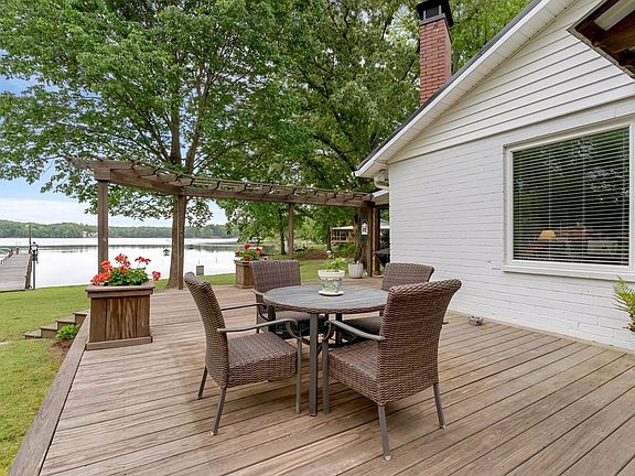 4th image of 104 McCalla Dr