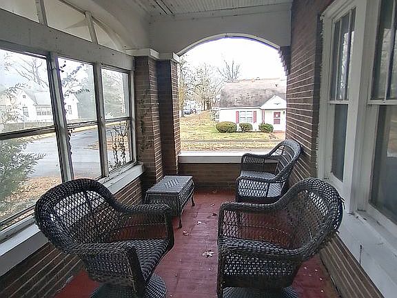 5th image of 204 S Elm St