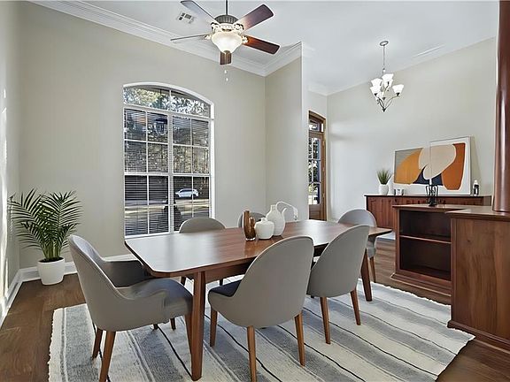 5th image of 264 Thornwood Dr