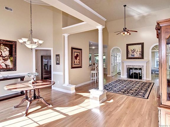 4th image of 6240 N Mayfair Cir