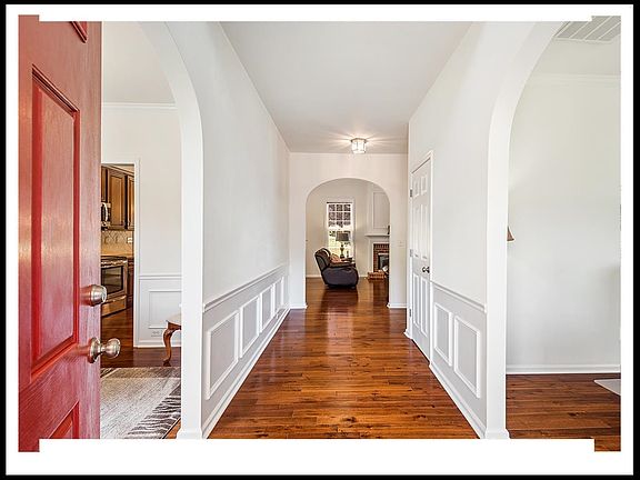 3rd image of 716 Continental Dr