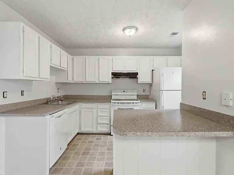 8635 Reinecke Ct — Photo 13