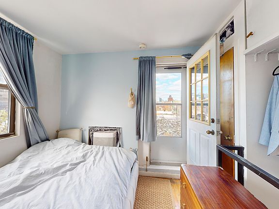 2nd image of 163 Mulberry St APT 21