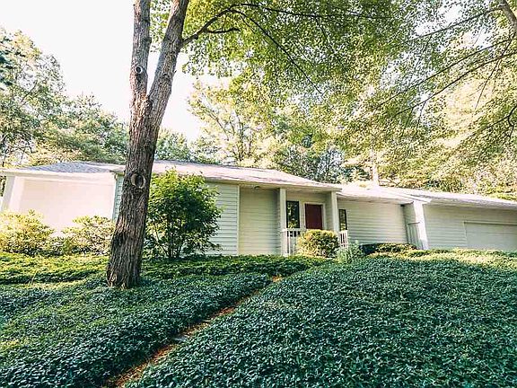3rd image of 1401 Harwood Ct