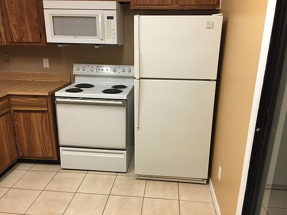 5th image of 9022 SE Parkway Dr