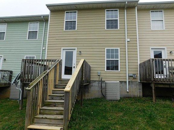 3rd image of 210 Bass Pond Glen Dr
