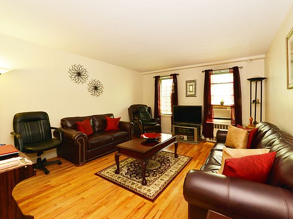 2nd image of 140-21 Burden Cres APT 302