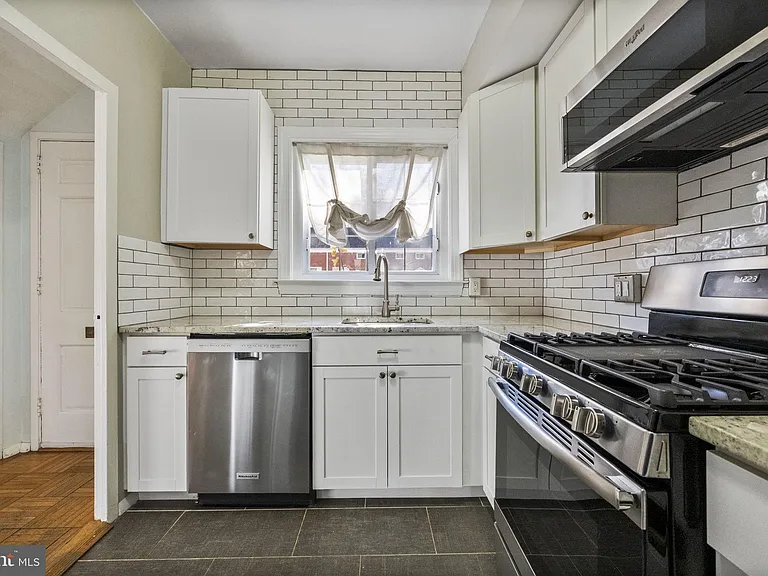 1635 Ripon Pl — Photo 9