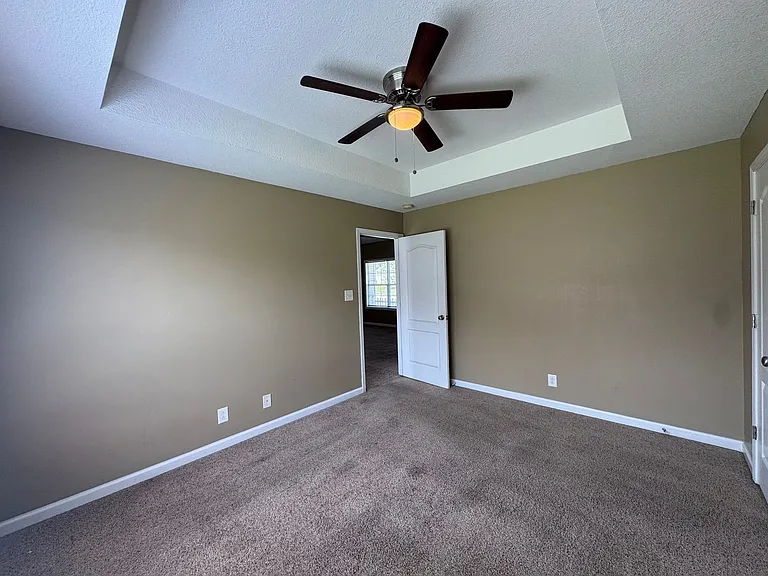 371 Andrew Dr — Photo 13