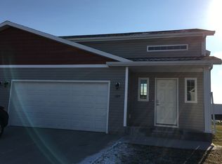 1327 4th St NW, West Fargo, ND 58078