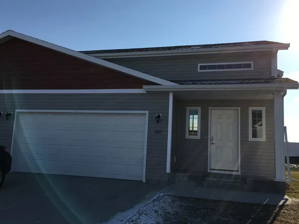 1327 4th St NW, West Fargo, ND 58078