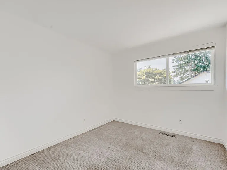 4437 NE 23rd Ct — Photo 15