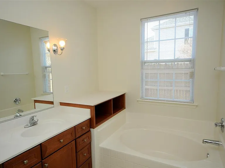 1101 Tenbury Pl — Photo 21