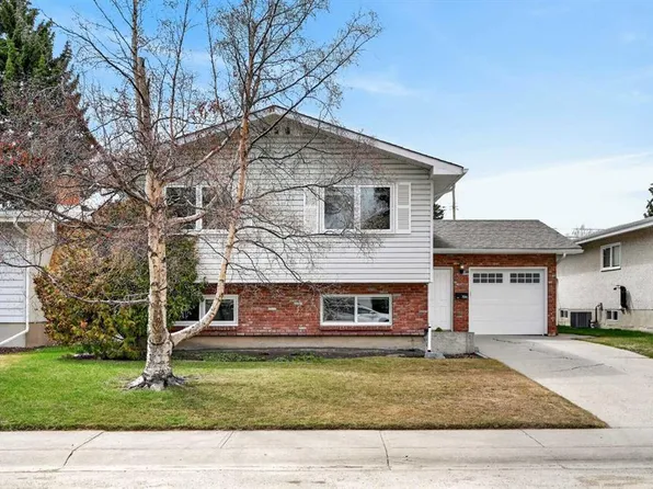 3516 E Lakeside Cres SW, Calgary, AB T3E 6A6