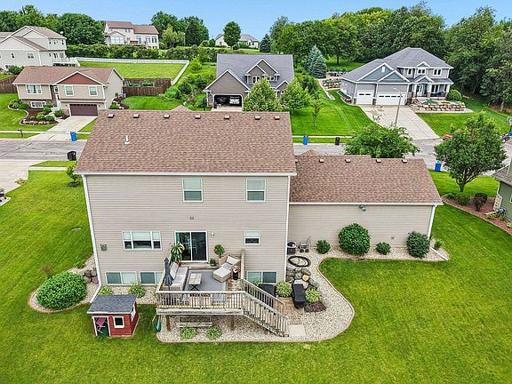 3rd image of 406 Chelsea Way