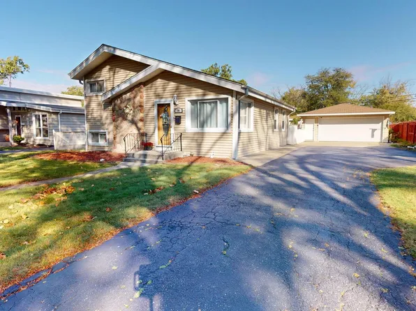 700 W Pleasant St, Villa Park, IL 60181