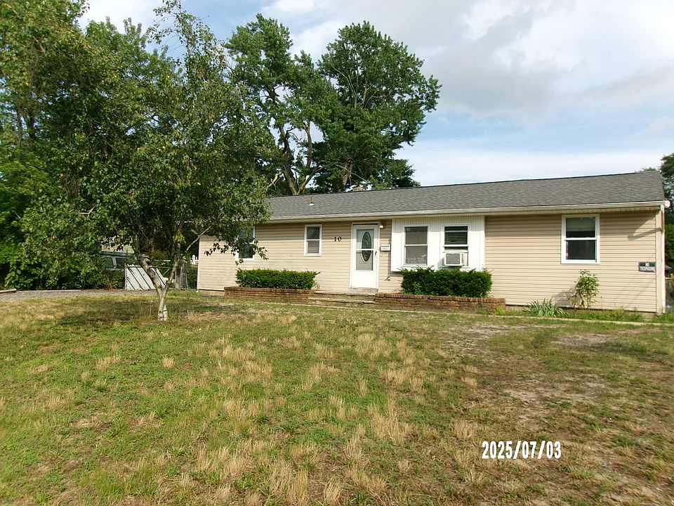 2nd image of 10 N Maplewood Dr