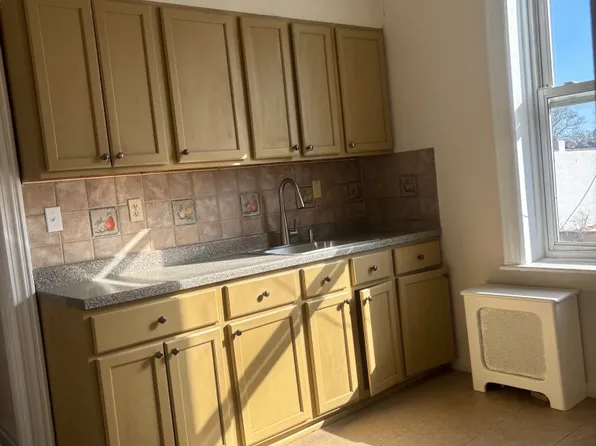 (undisclosed Address), Brooklyn, NY 11204