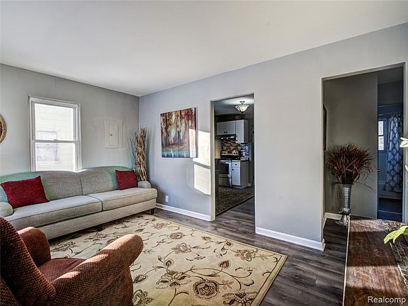 5th image of 2059 E Scottwood Ave