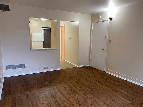 3rd image of 1105 Evans Ave #1B