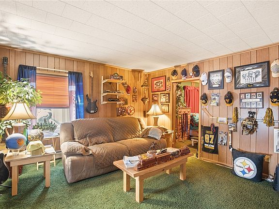 4th image of 1008 Main St