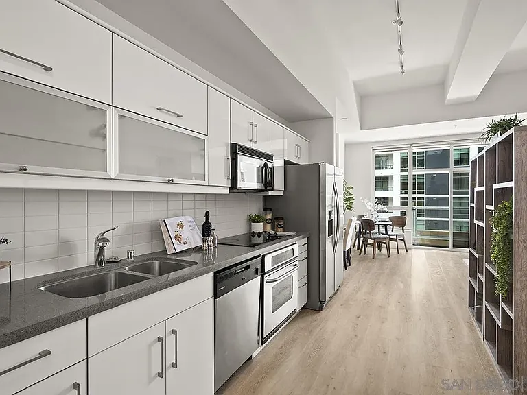 350 W Ash St #1006 — Photo 9