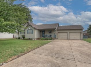 1405 Cheryl Ln, Webb City, MO 64870