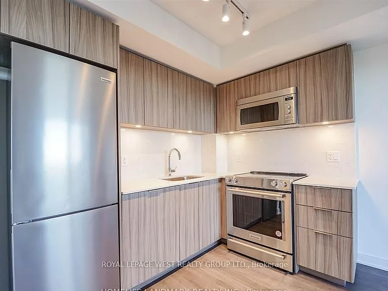 30 Samuel Wood Way #2303 — Photo 2
