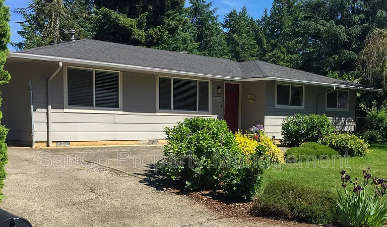22120 S Leslie Ave — Photo 1