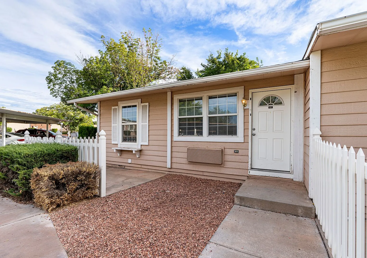 Springtree Gardens Condo — Photo 3