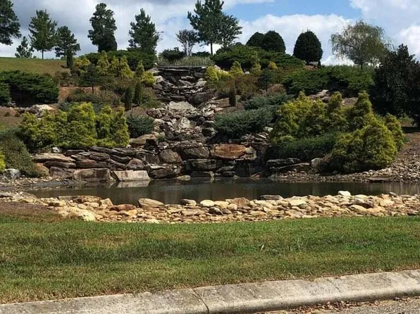 76 Twin Lakes Dr, Loudon, TN 37774