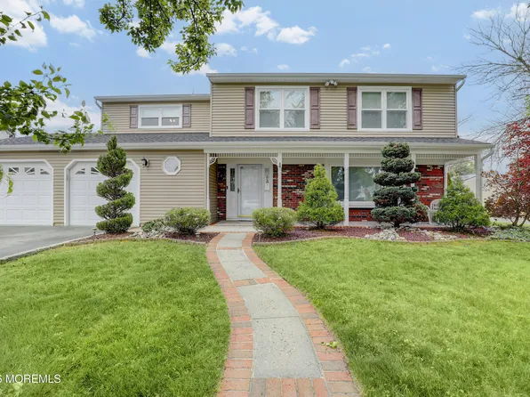 25 Garden Way, Howell, NJ 07731