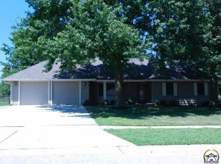 6748 SW 28th St, Topeka, KS 66614